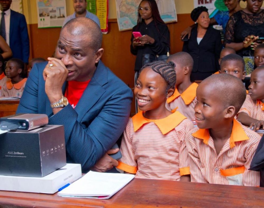 GCEO with students of Oremeji Primary School 2, Lagos, Nigeria.