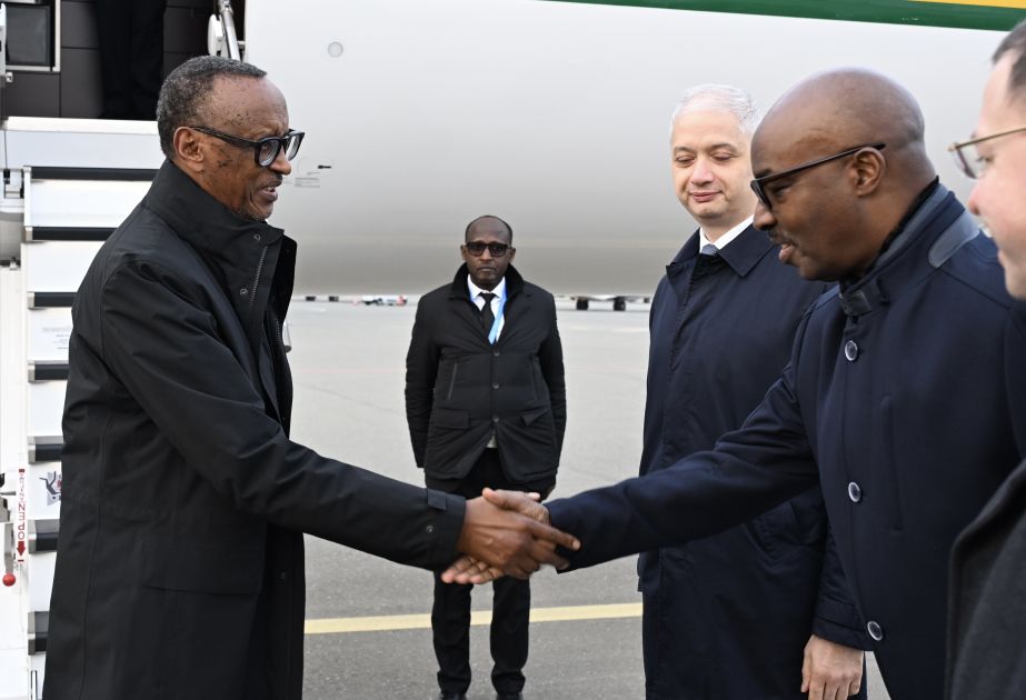 President Paul Kagame was received at Heydar Aliyev International Airport by Hidayat Abdullayev, Azerbaijan’s Deputy Minister of Labour and Social Protection of the Population, along with other officials.