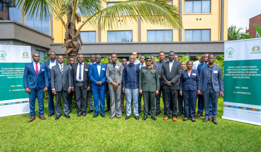 Participants of the meeting in a group photo.