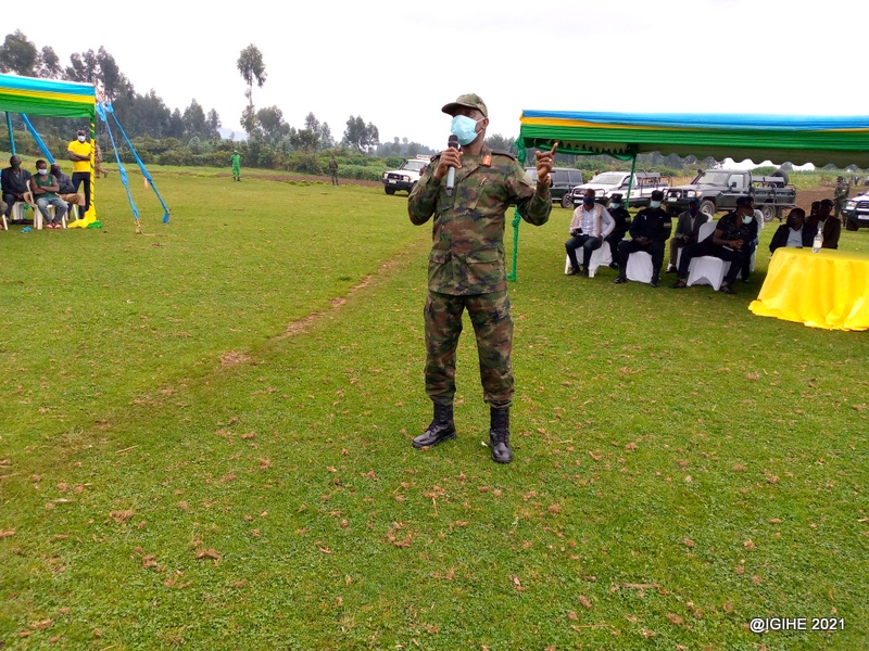 The Commander of Rwanda Defence (RDF) 3rd Division operating in Western Province, Maj Gen Alex Kagame advised Rubavu residents against smuggling as they are confused with enemies while crossing through military positions during night hours.  