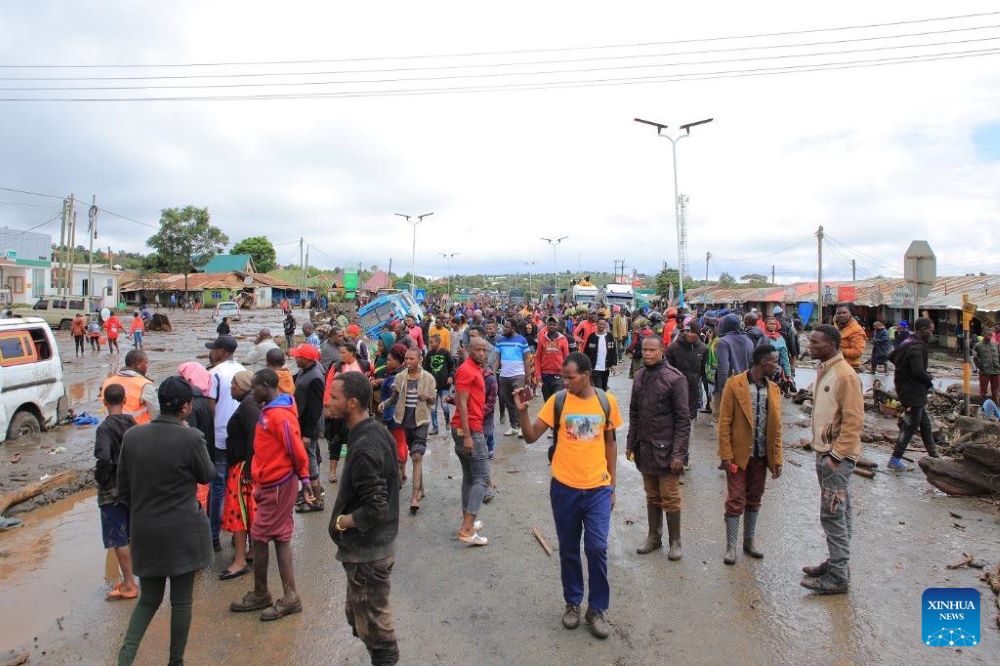 This photo taken on Dec. 3, 2023 shows residents of Katesh town gathering on the street after flash floods caused by heavy rains ravaged the district in the Manyara region, Tanzania. The death toll from flash floods and landslides triggered by torrential rains in northern Tanzania climbed to 47 on Sunday evening, local officials said. (Xinhua)