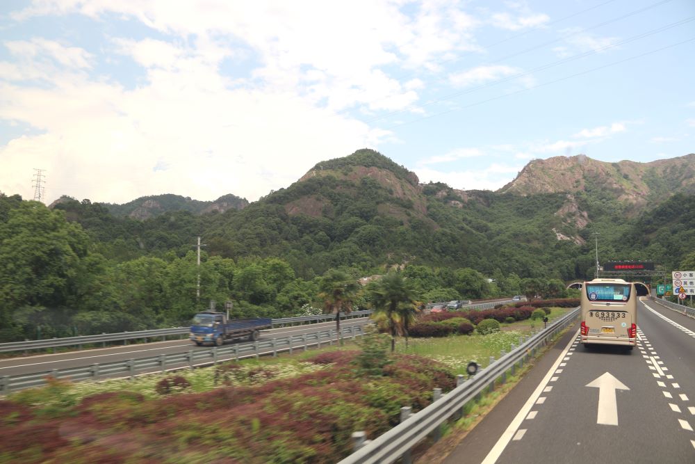 Jinhua has a forest coverage rate of 61%.