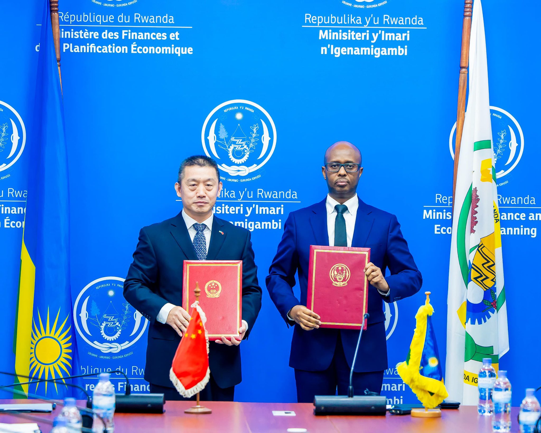 The concessional financing loan agreement was formalized during a signing ceremony attended by the Minister of Finance and Economic Planning, Yusuf Murangwa, and China’s Ambassador to Rwanda, Wang Xuekun.
