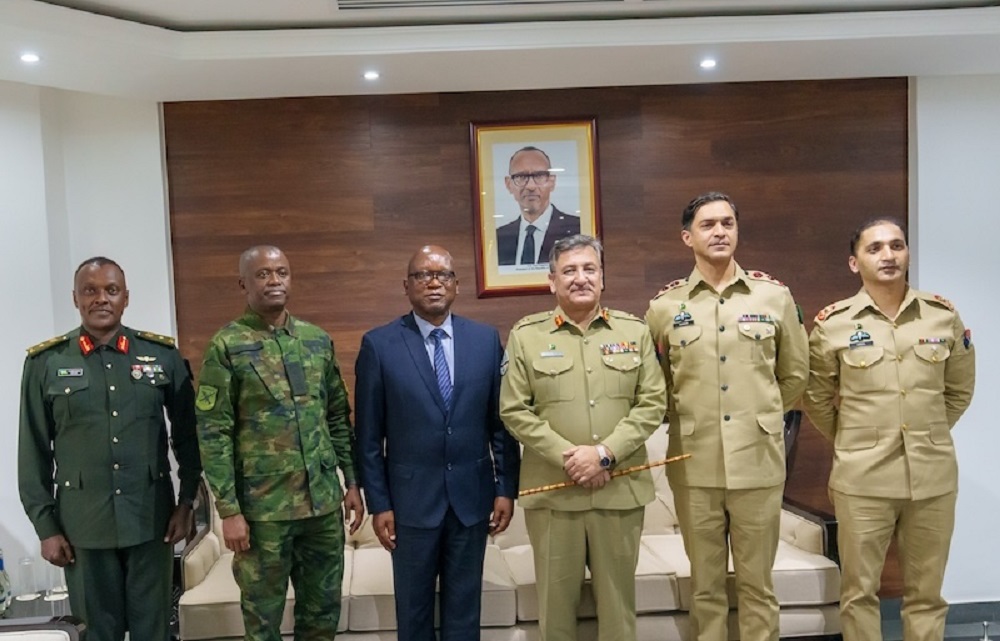 Hon. Minister J Marizamunda, Minister of Defence, along with Maj Gen Vincent Nyakarundi, Rwanda Defence Force Army Chief of Staff, welcomed at Ministry of Defence Headquarters, Kimihurura, Maj Gen Muneer-ud-Din, Director General of Foreign Military Cooperation at the Joint Staff Headquarters of the Pakistan Armed Forces (PAF), and his delegation on their official three-day visit to Rwanda.