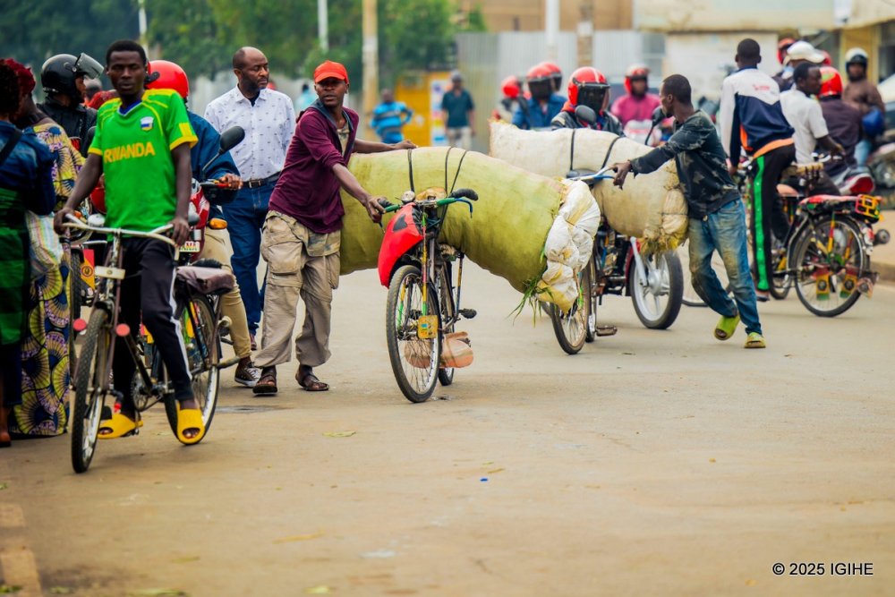 The main border points, Grande Barrière (La Corniche), Petite Barrière, and Kabuhanga, now operate from 6:00 AM to 10:00 PM, significantly improving trade and movement.