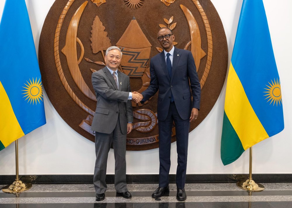 President Paul Kagame and Qimiao Fan, the World Bank Country Director for Rwanda, Kenya, Somalia, and Uganda.