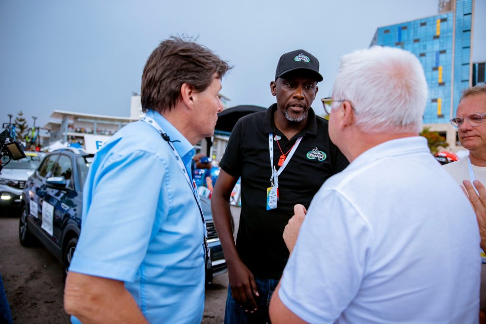 Head of Tour du Rwanda competition, Kamuzinzi Freddy (center), said that what happened on the final day was caused by the rain, which led the riders to request not to continue racing.