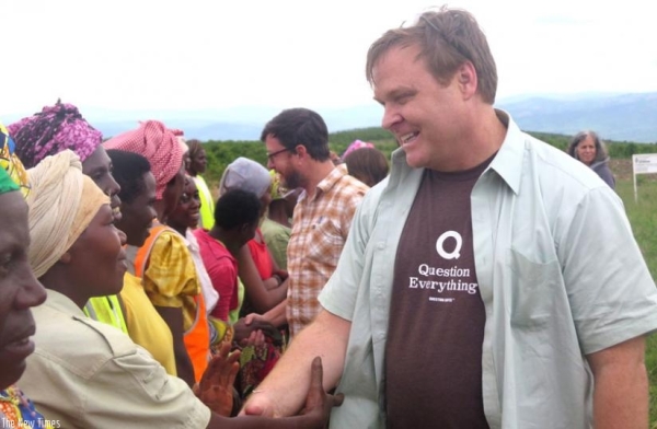 Giswold (R) chats with coffee growers at Nyarunazi in Rukara Sector yesterday.