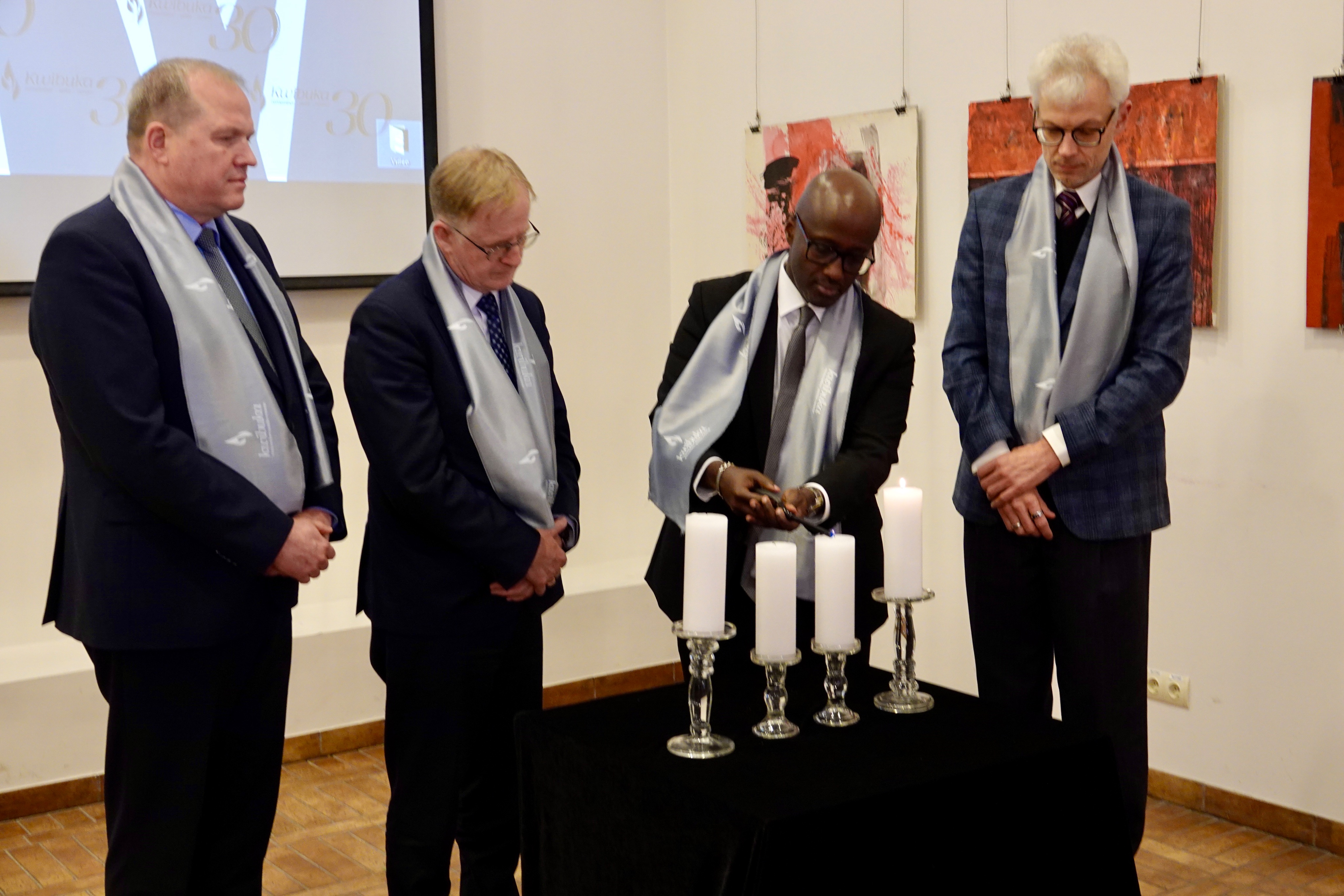 Olivier J.P. Nduhungirehe, Ambassador of Rwanda to Lithuania, leads the Lithuanian delegation to light candles in honour of the victims of the 1994 Genocide against the Tutsi.