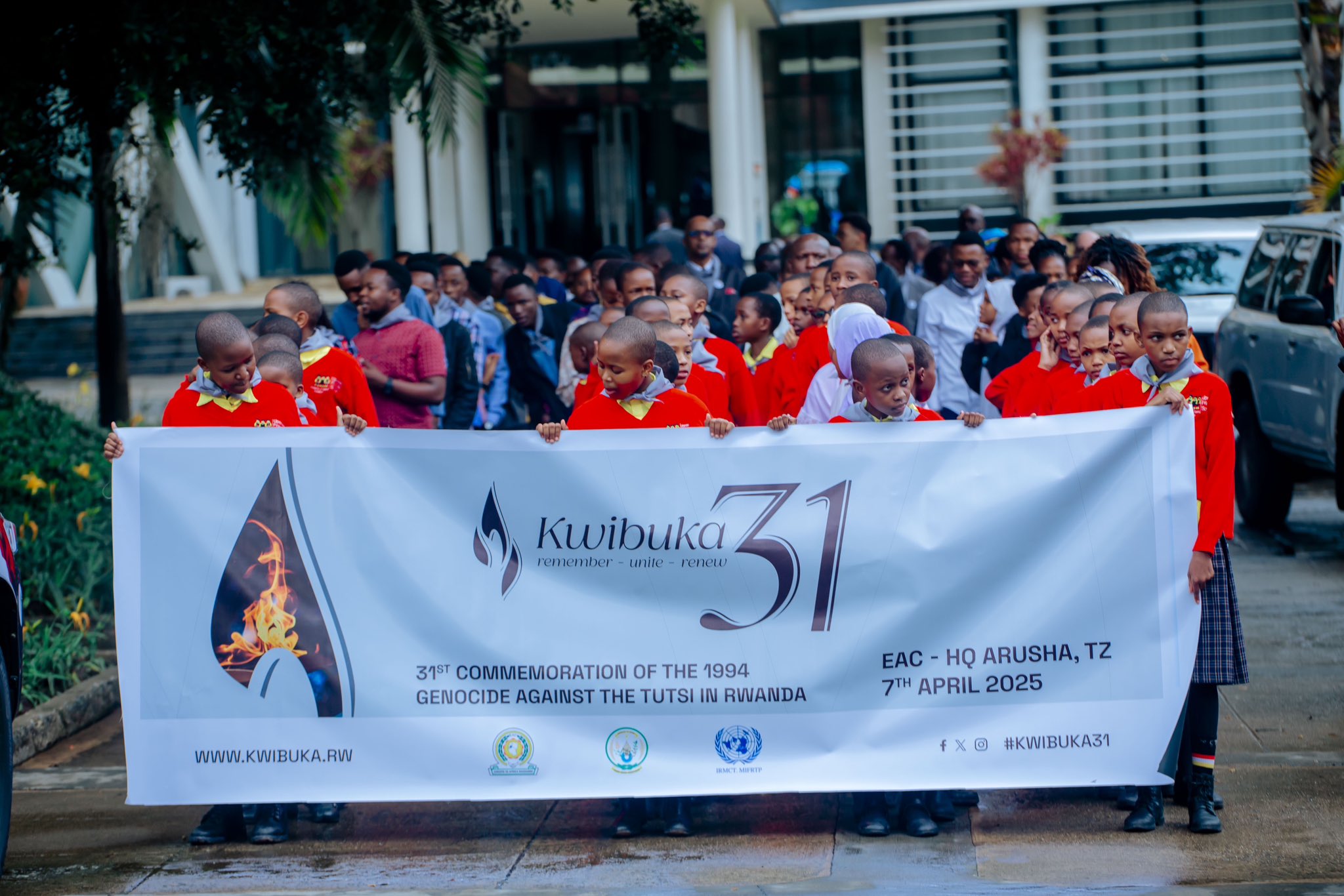 The EAC Secretariat also took part in the symbolic Walk to Remember to honour the victims of the Genocide against the Tutsi in Rwanda.