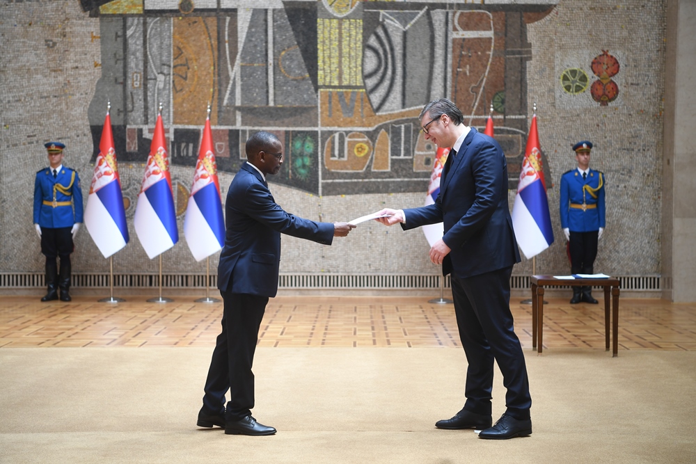 Amb. Kamanzi presented credentials to the President of Serbia, Aleksandar Vui during a ceremony held on Monday.
