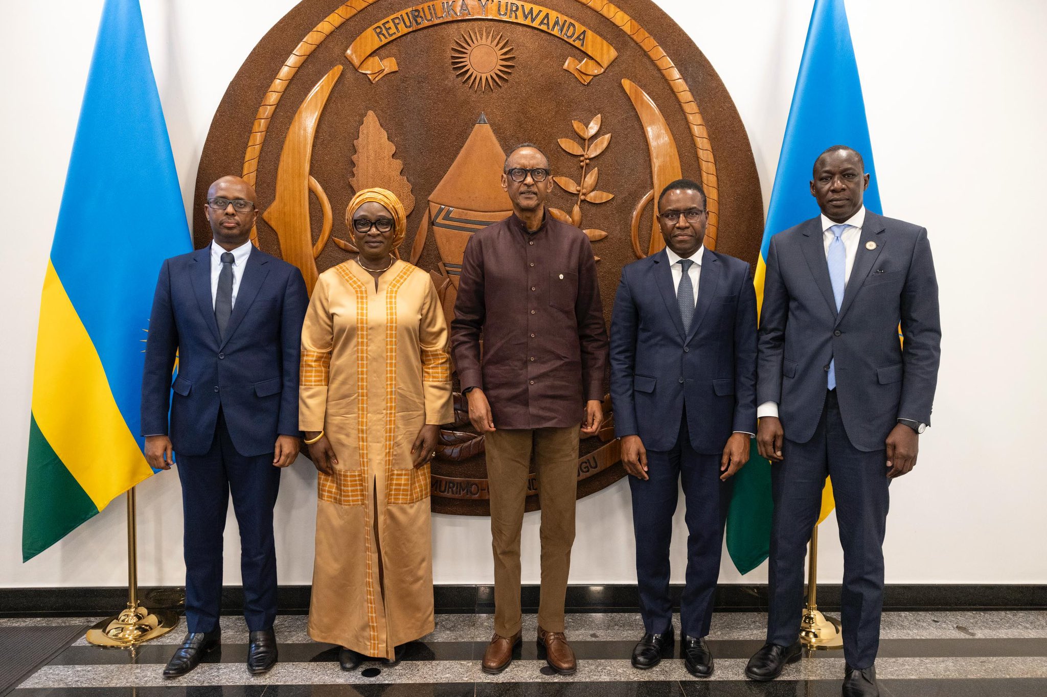 Senegal’s Minister of African Integration and Foreign Affairs, Yassine Fall (second from left), delivered a special message from President Bassirou Diomaye Faye to President Paul Kagame at Urugwiro Village on Tuesday, April 15, 2025.