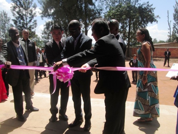 Officials at the launch of Gorilla Feed