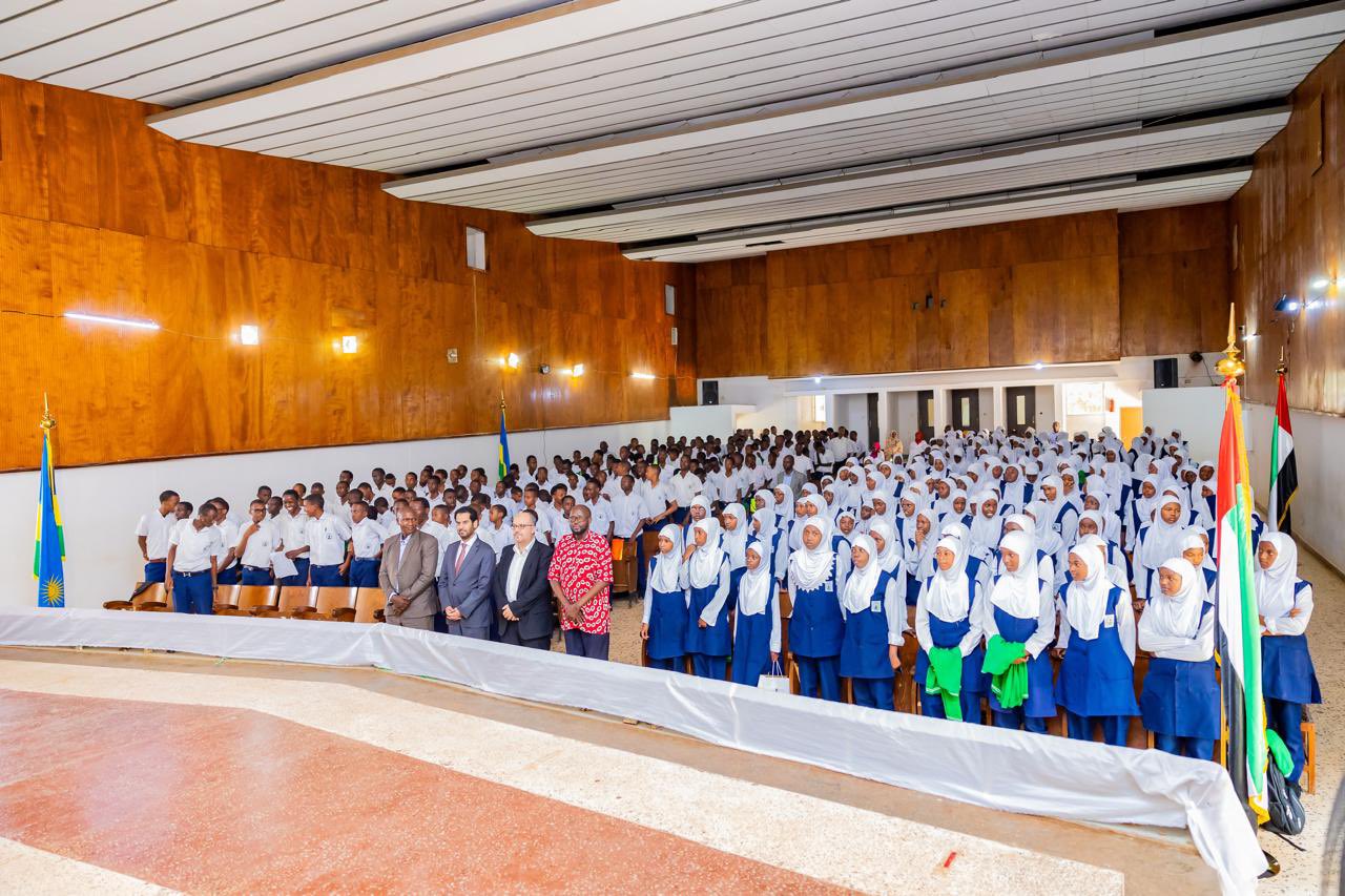 His Excellency Hazza Al Qahtani, the UAE Ambassador to Rwanda, with students of the Secondary School for Sciences at the Islamic Cultural Center in Kigali.