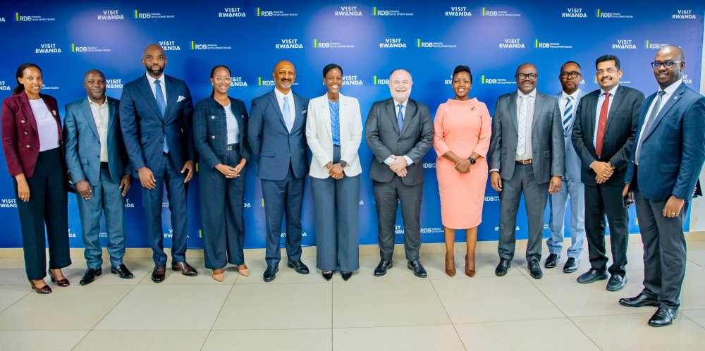 UAE and Rwanda's delegation in a group photo after signing the agreement. 