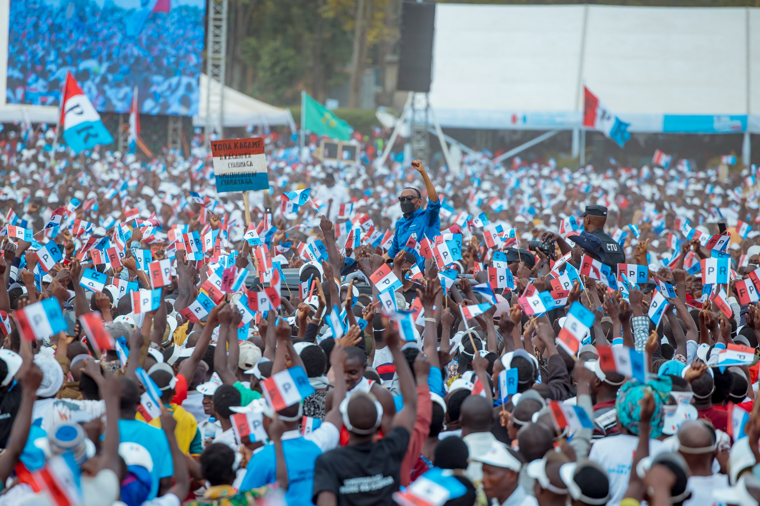 The Head of State was addressing hundreds of thousands of fans from Nyagatare and Gatsibo districts while canvasing votes for RPF-Inkotanyi, a political Party for which he is the flag bearer.