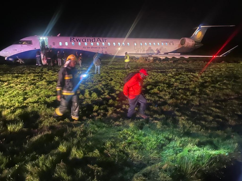 RwandAir’s aircraft has skidded off  runway at Entebbe International Airport. 