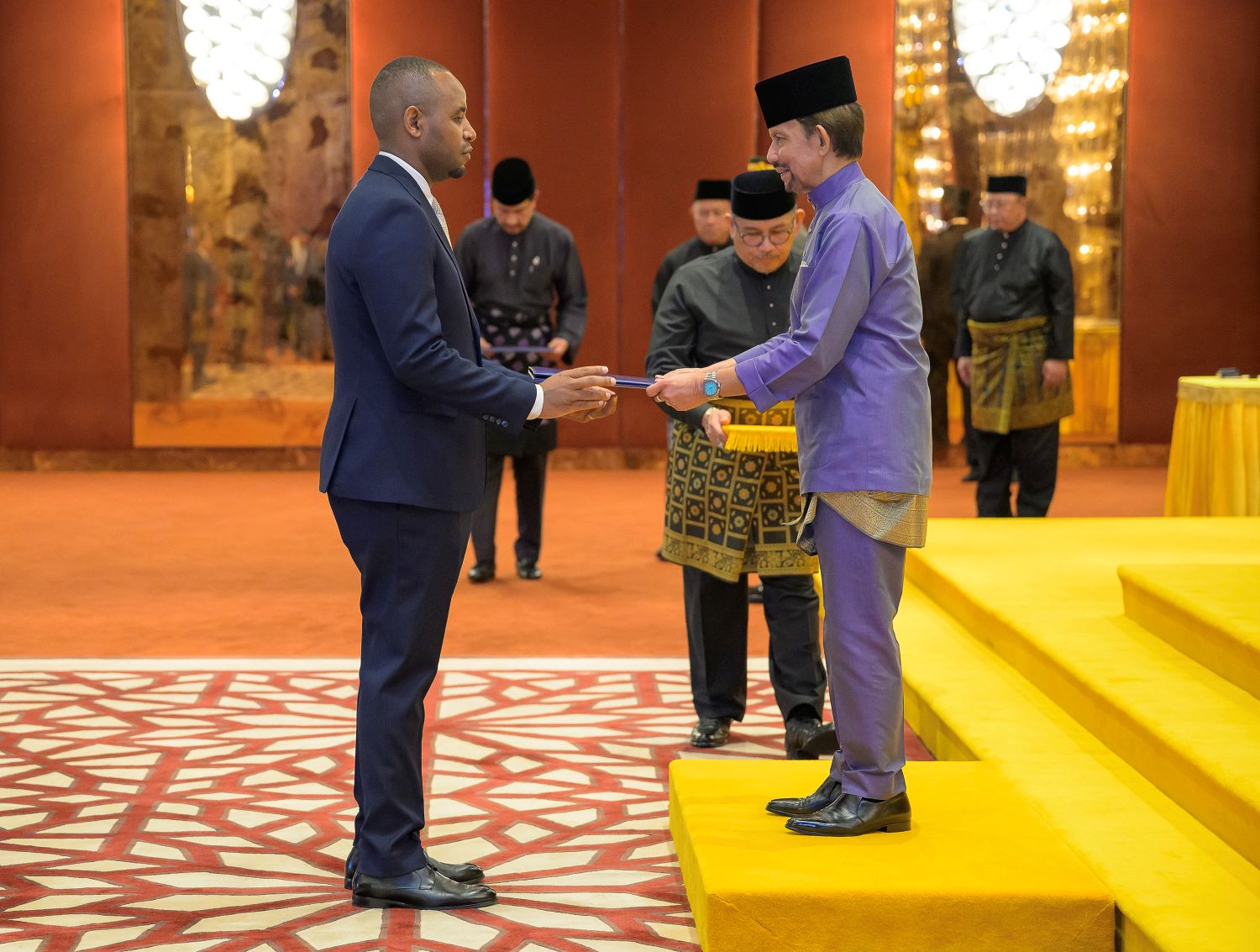 High Commissioner Jean de Dieu Uwihanganye has presented his letters of credence to the Sultan of Brunei, Haji Hassanal Bolkiah Mu’izzaddin Waddaulah, on Saturday, May 17, 2025.