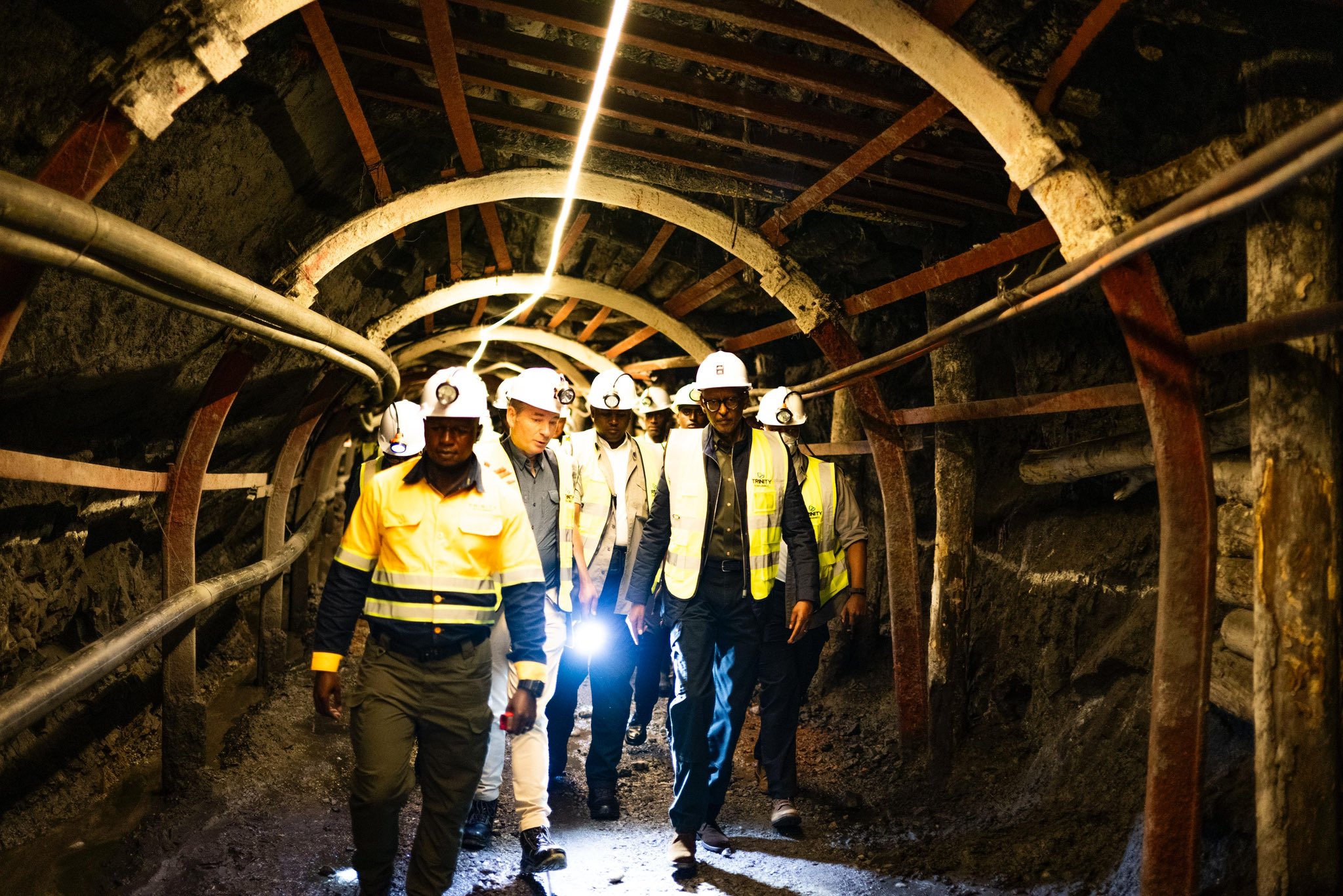 The visit underscores the government's commitment to strengthening strategic sectors and attracting investment.
