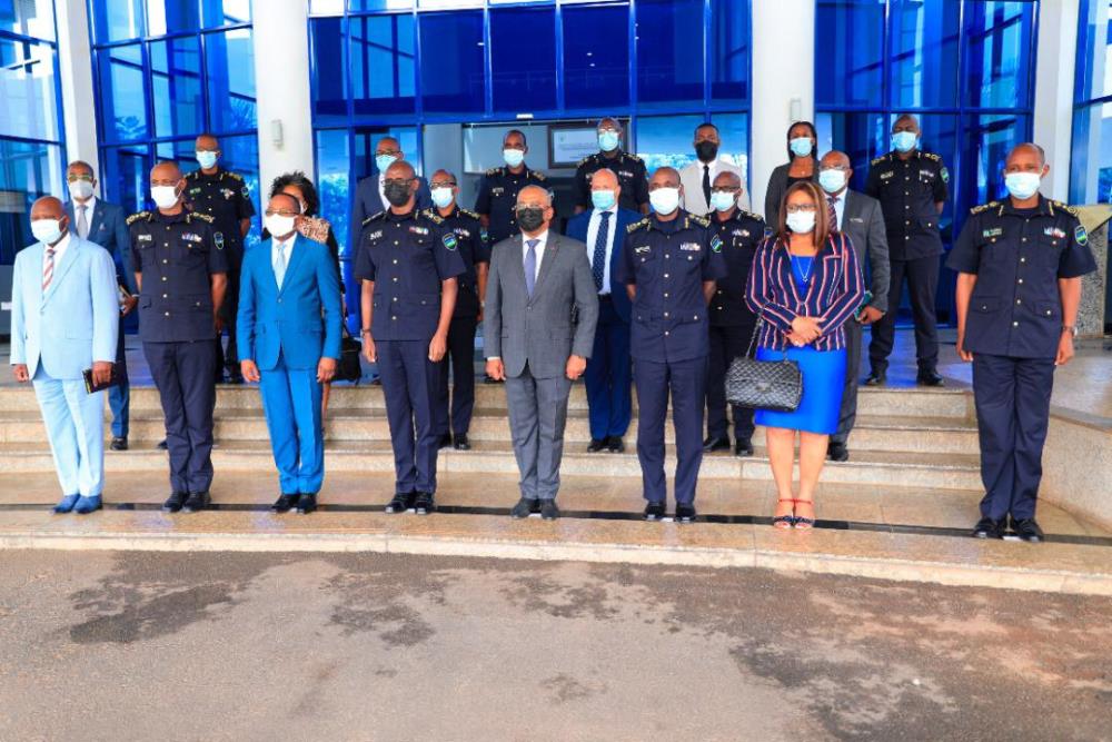 Group photo at the conclusion of the Angolan delegation visit at Police Headquarters.