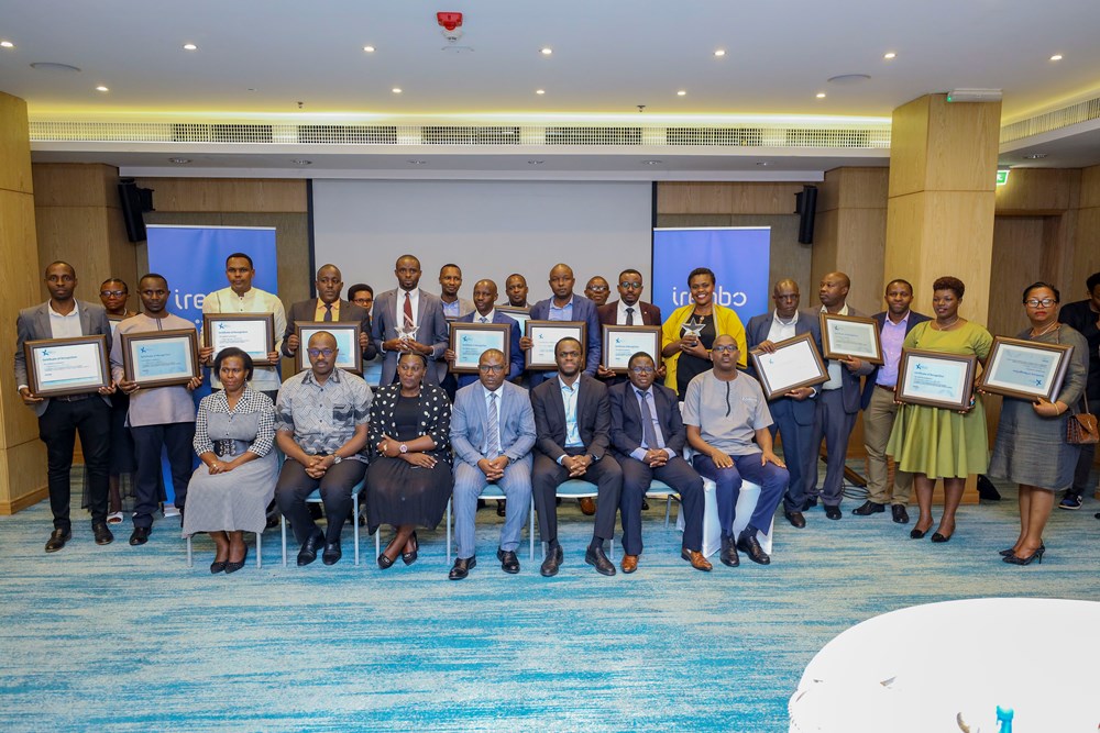 Group photo of recipients of the IremboGov service delivery awards together with Minister of Local Government, Musabyimana Jean Claude, Irembo CEO, Israel Bimpe and other local government officials. 