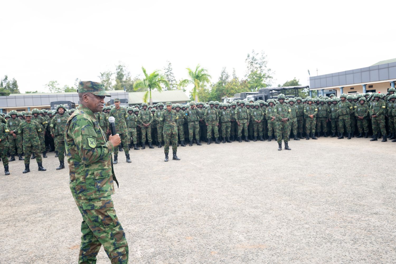 The army chief urged the troops to maintain discipline and foster teamwork in order to successfully fulfill their assigned responsibilities.