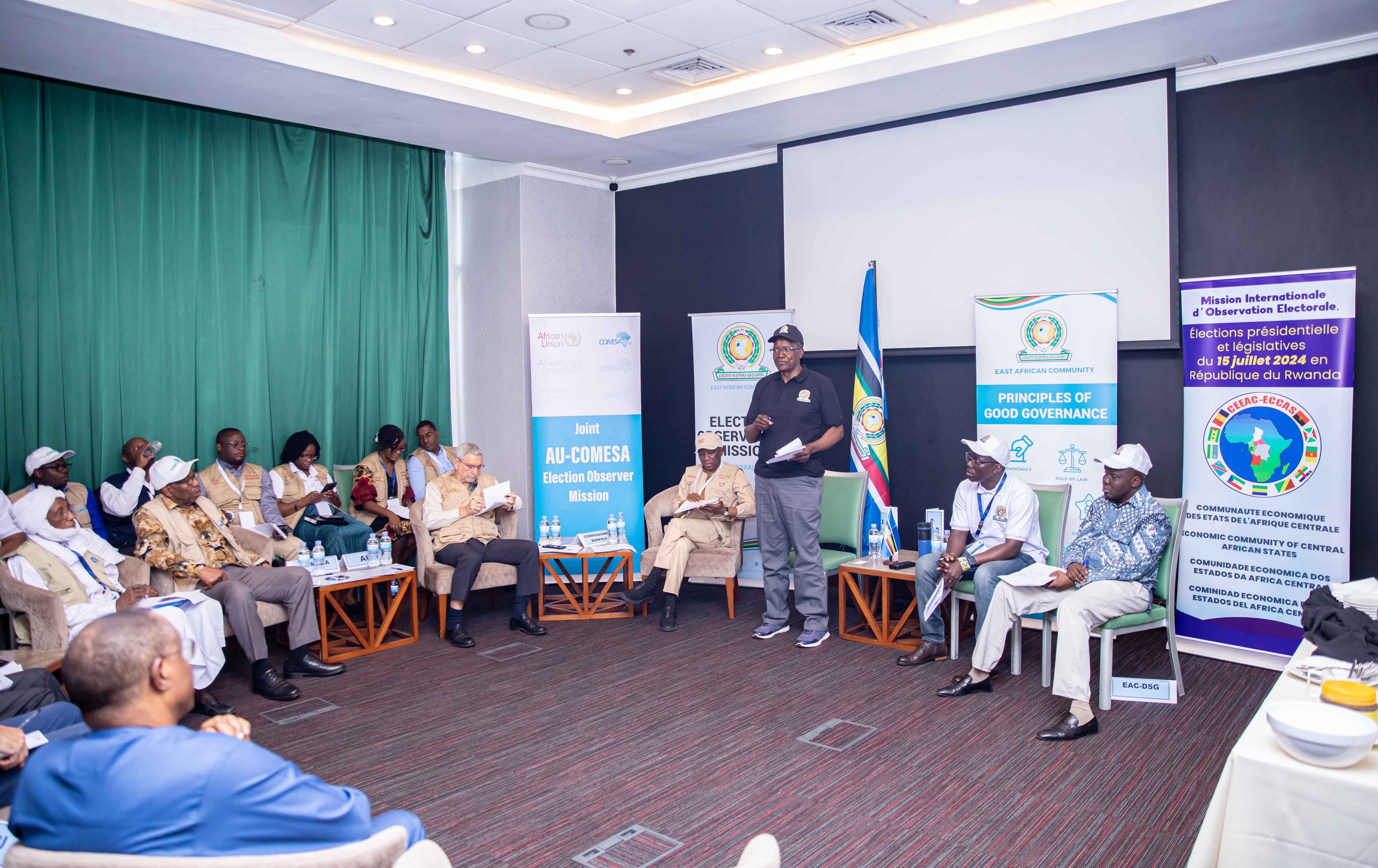 Maraga hosts mission heads from the African Union (AU), Common Market for Eastern and Southern Africa (COMESA), Economic Community of Central African States (ECCAS) and International Conference on the Great Lakes Region (ICGLR) to a breakfast engagement in Kigali.