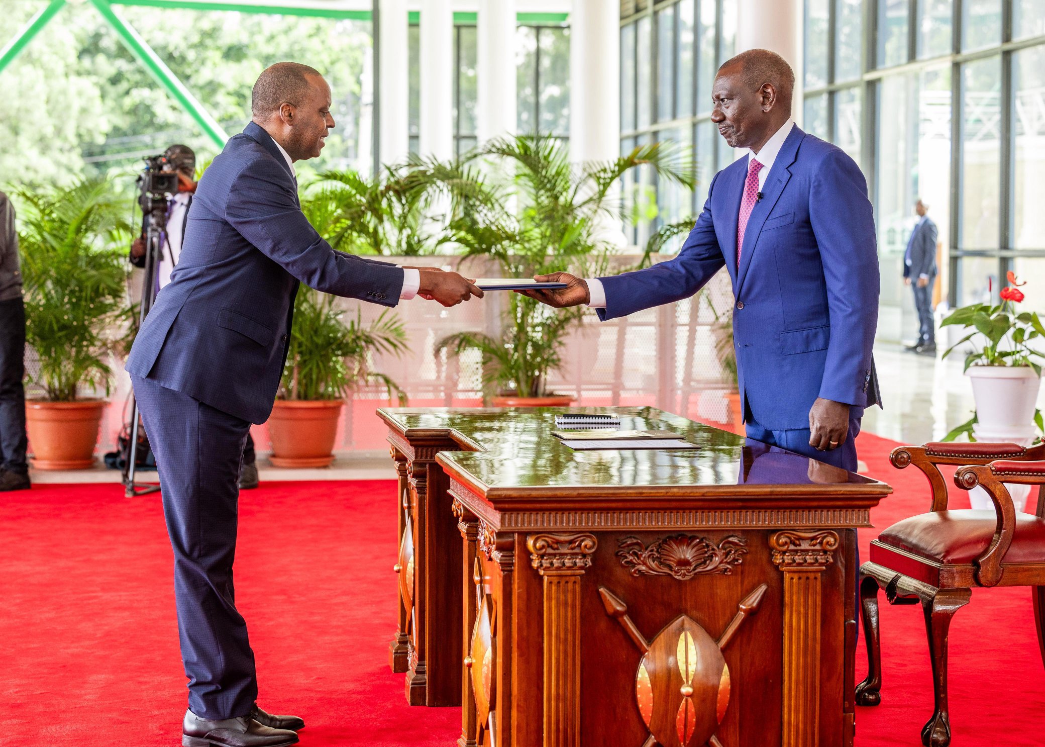 Ambassador Ernest Rwamucyo has officially taken up his new role as Rwanda’s High Commissioner to Kenya, following a credential-presentation ceremony held at State House, Nairobi, on Wednesday.