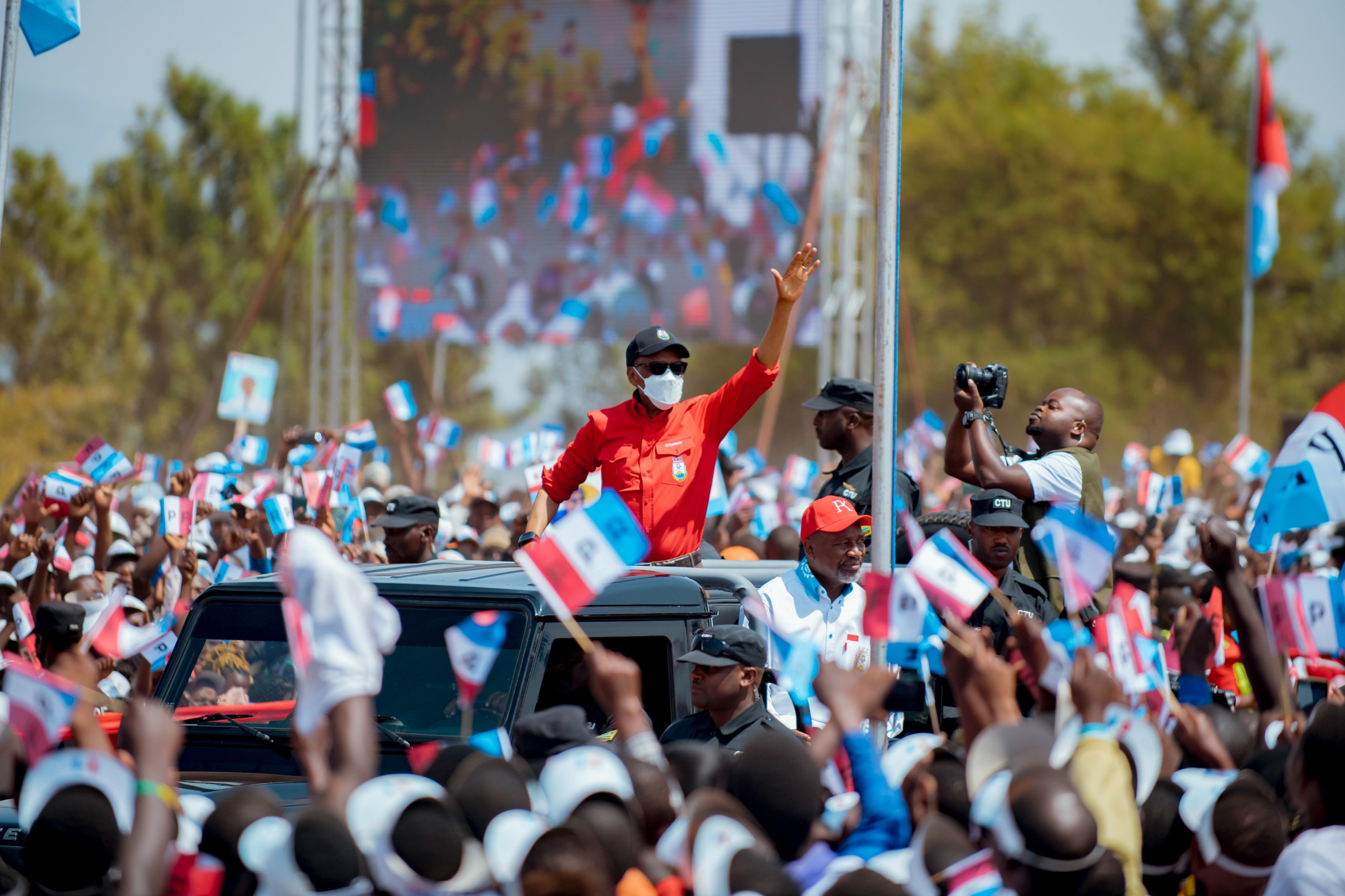 Kagame narrated that while still living in exile, he regularly visited Rwanda and it was on one such visits that he came face to face with a scary military guard but managed to pull off a narrow escape by pretending to read a book on the street.