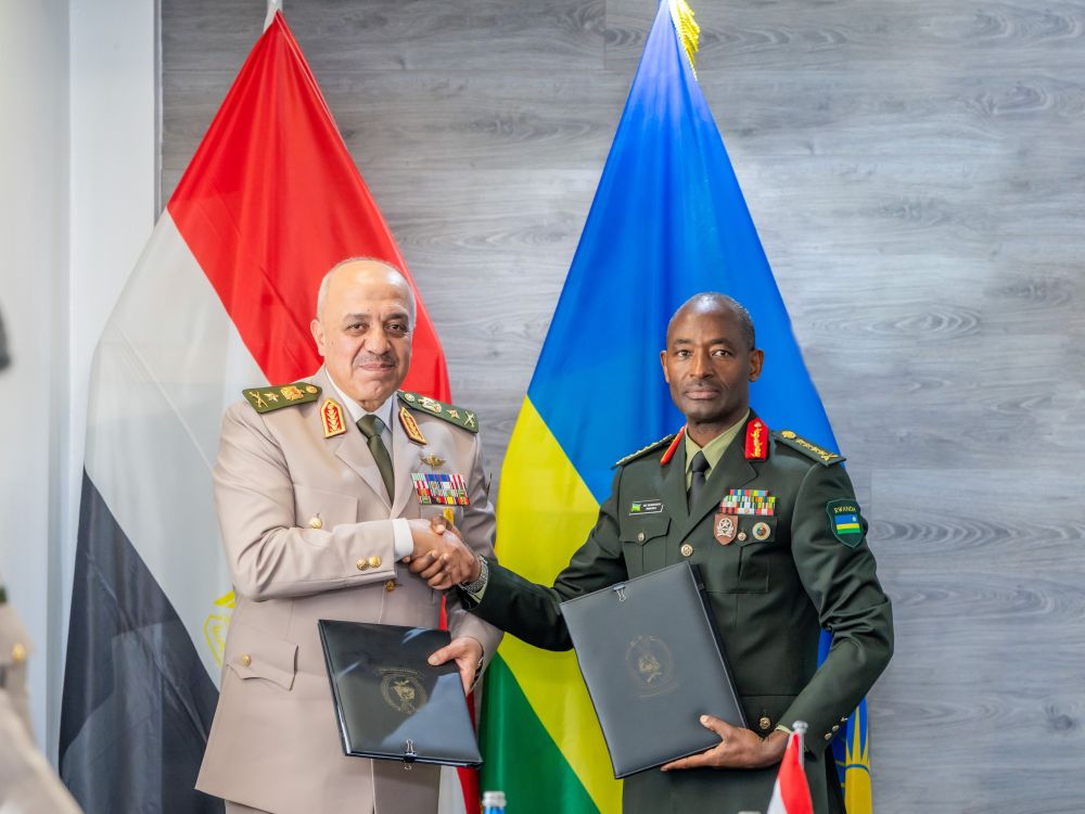 Lieutenant General Ahmed Fathi Ibrahim Khalifa, Chief of Staff of the Egyptian Armed Forces, met and signed agreements with his Rwandan counterpart, General MK Mubarakh, at RDF Headquarters.