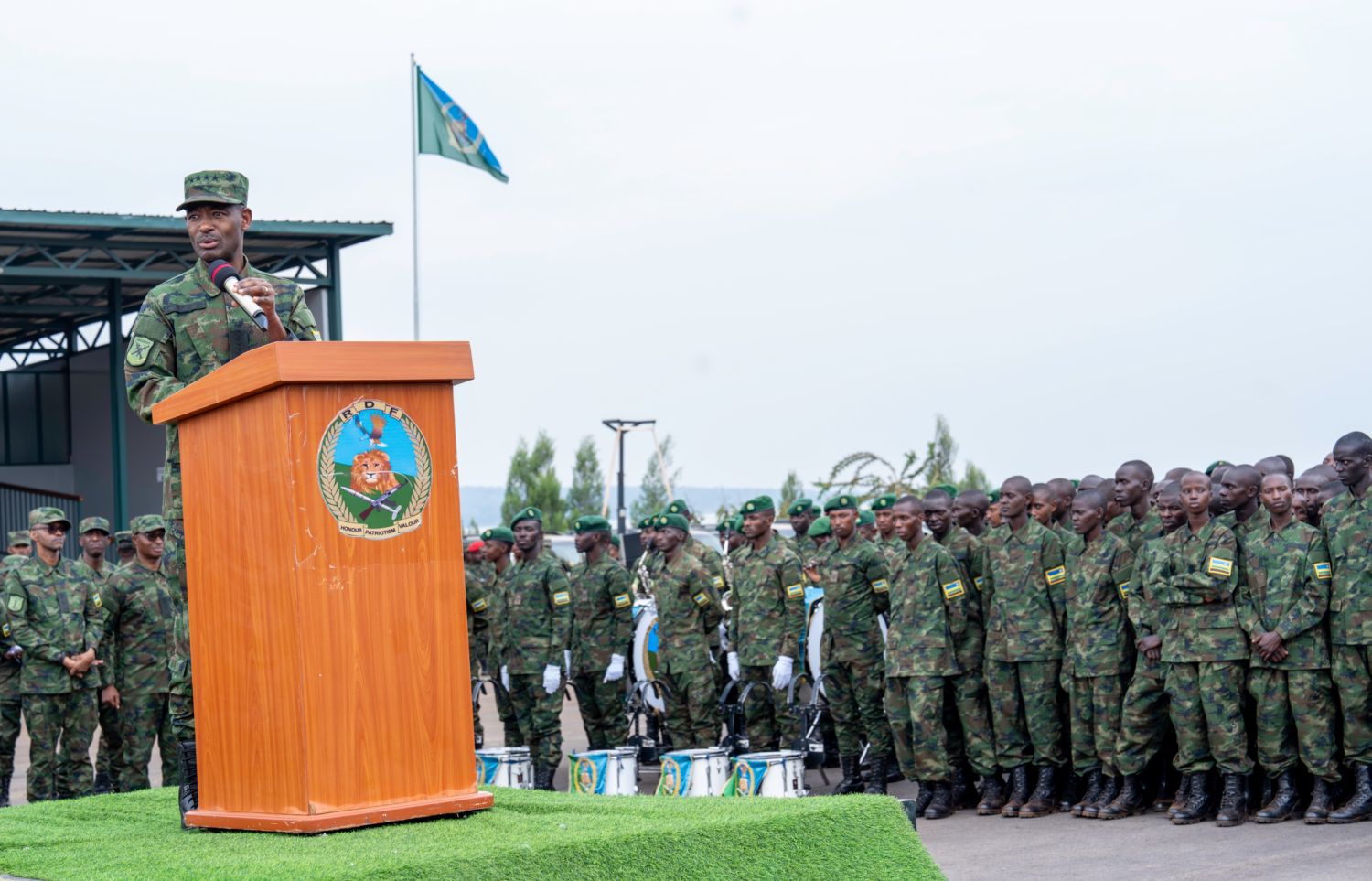 The ceremony marking the end of the training and the official enrolment of the new recruits was presided over by RDF Chief of Defence Staff, Gen MK Mubarakh, and attended by Service Chiefs, Generals, senior and junior officers, and enlisted personnel.