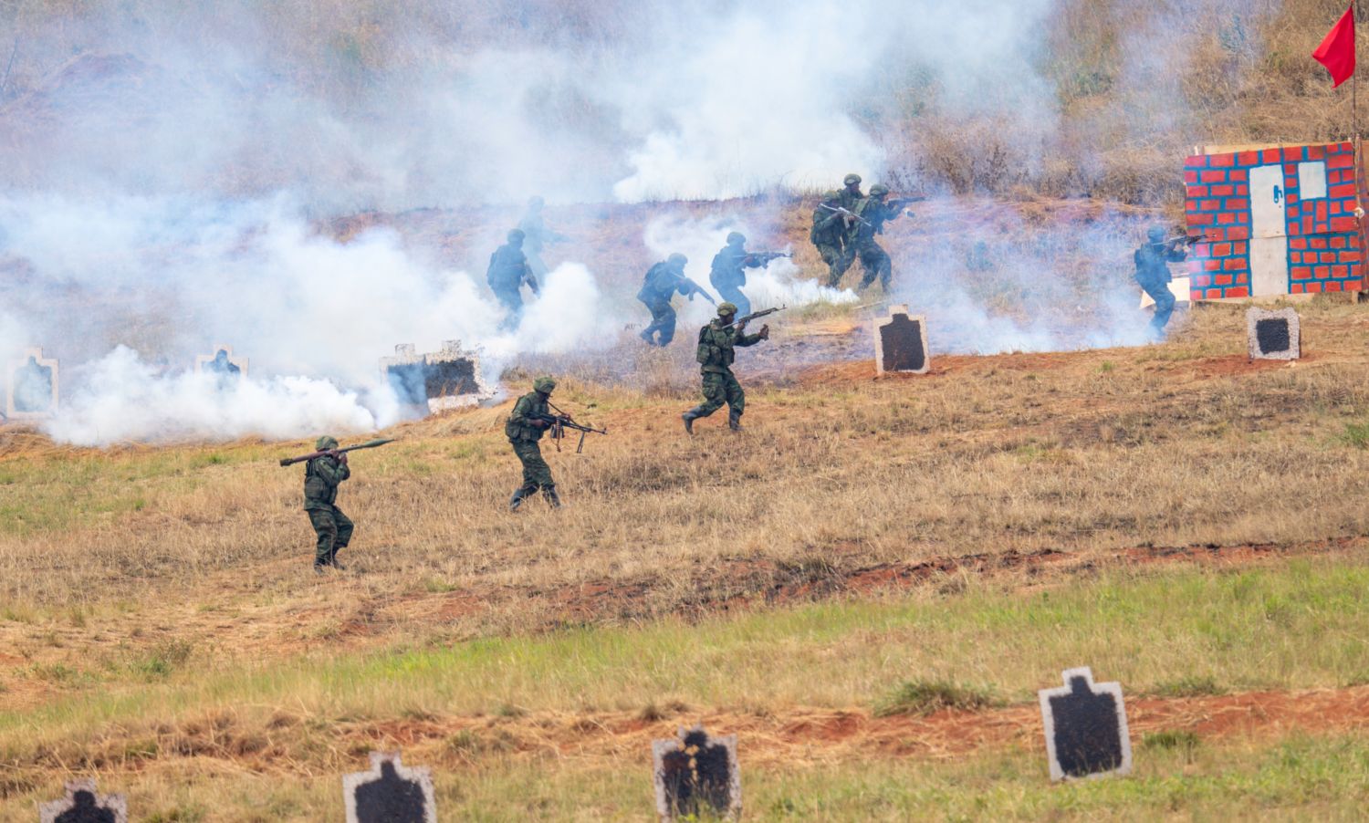 The new graduates showcased a range of military skills acquired during the course.