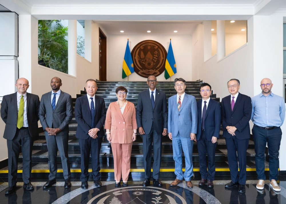 President Kagame received Dr. Jim Kim, Chancellor of the University of Global Health Equity (UGHE) along with his delegation on Friday, August 9, 2024. 