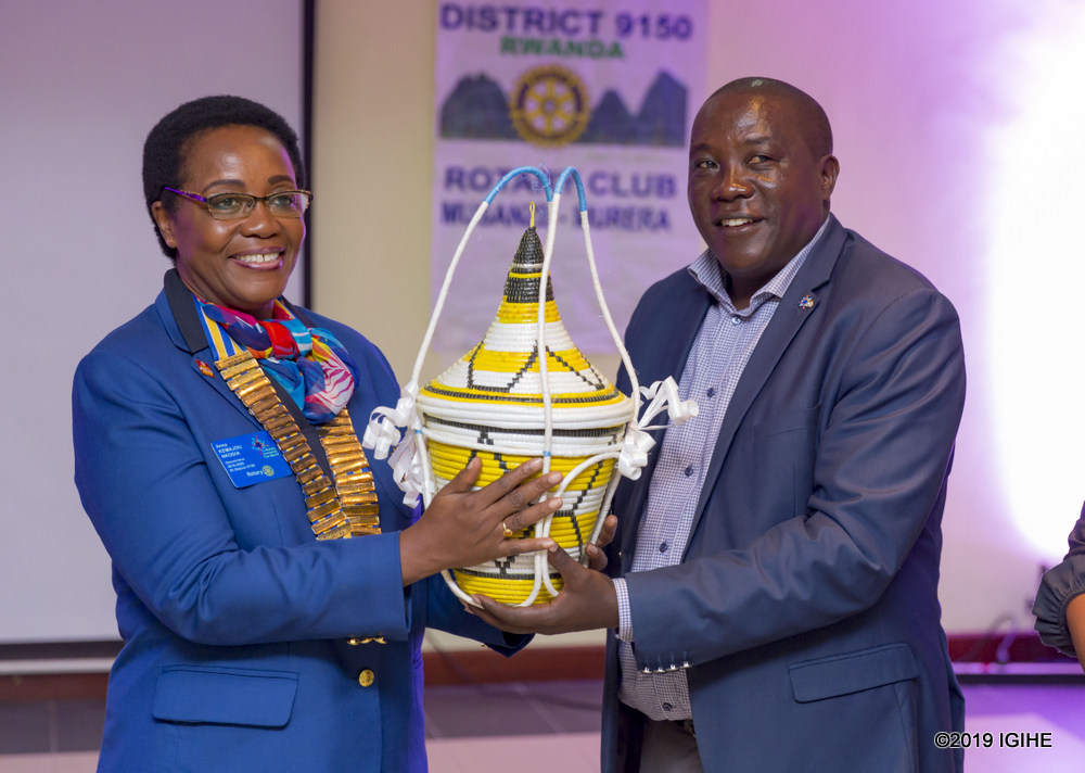 Governor Gatabazi thanked the Rotary Club contribution to national development and improved citizens’ welfare.