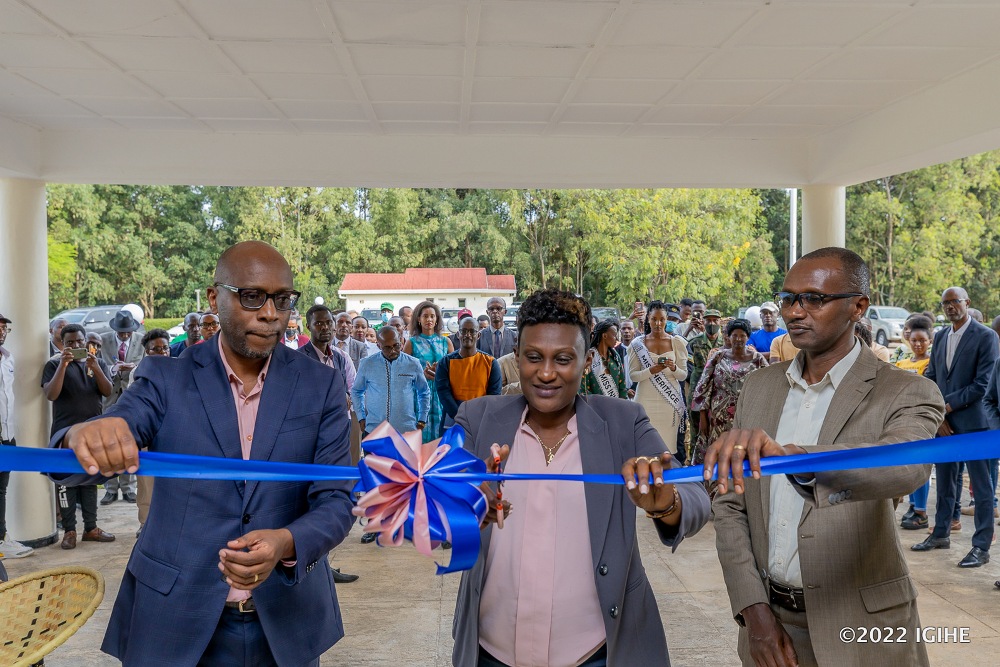 Governor Kayitesi cutting a ribbon at the inauguration of Kwigira Museum. 