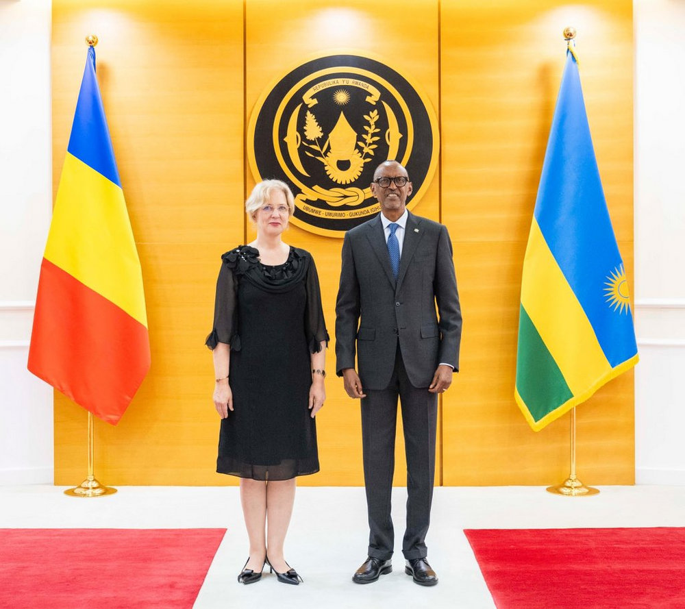 Ambassador Genţiana Şerbu of Romania also presented credentials to President Kagame.  