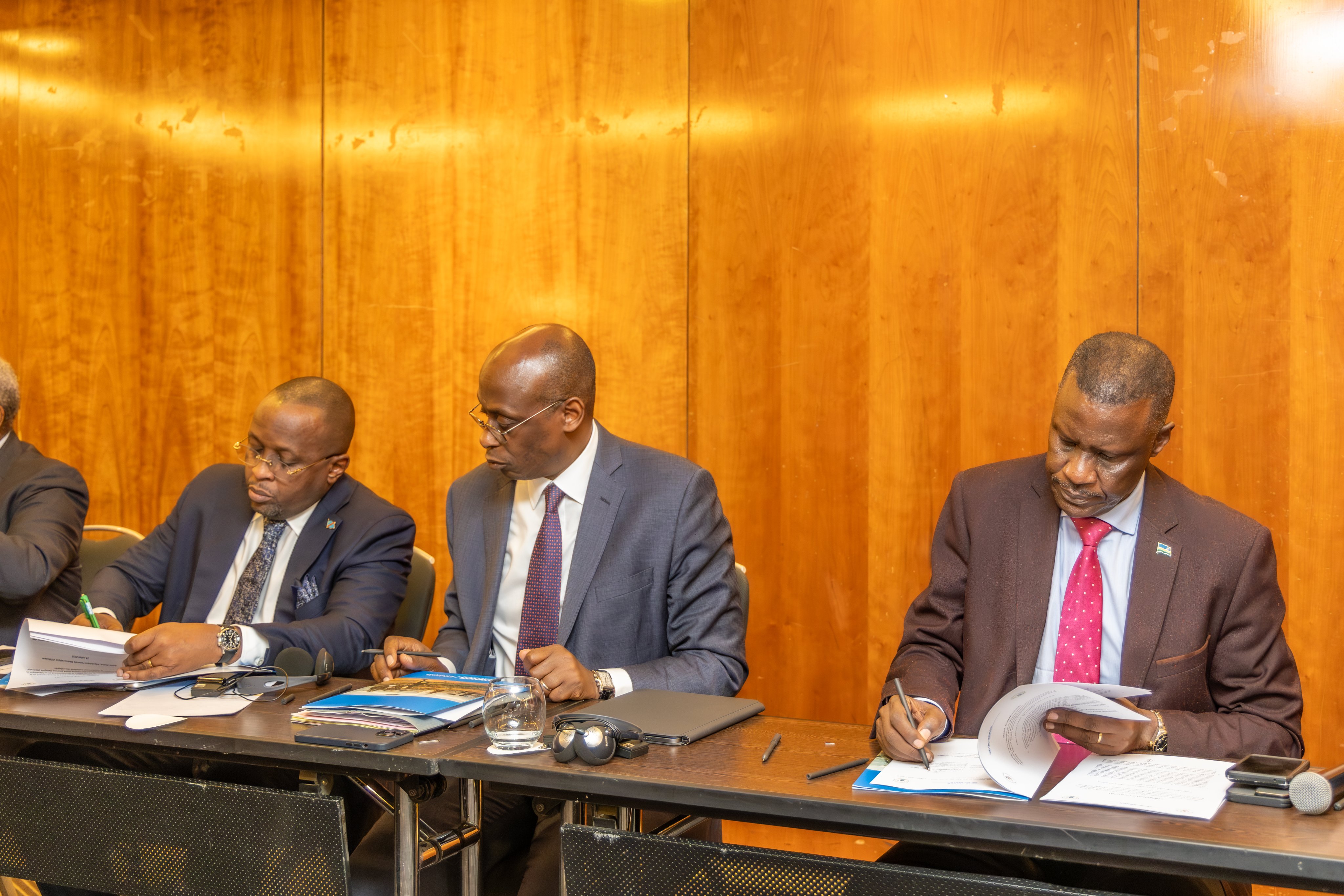 Charles Karamba (right), Rwanda’s Ambassador to Ethiopia and Permanent Representative to the African Union, signed the Joint Communiqué of the Tripartite High-Level Meeting on behalf of the Republic of Rwanda.
