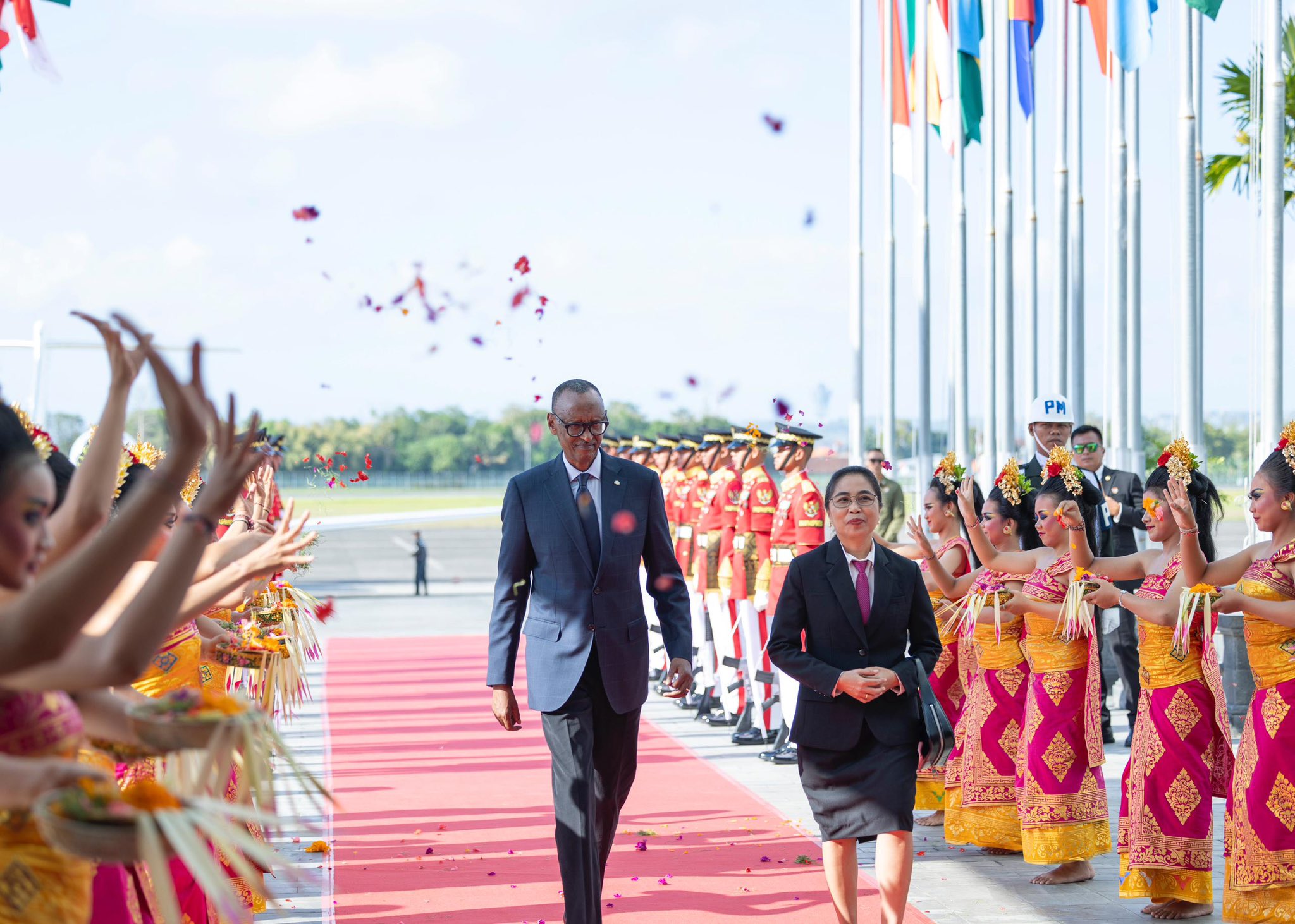 The Rwandan Head of State arrived in Bali on Sunday morning to a warm reception, which included a ceremonial guard of honour.