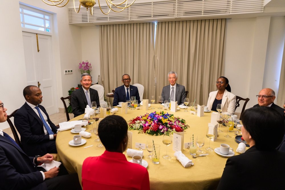 President Kagame and his delegation attended a luncheon hosted by Former Prime Minister Lee Hsien Loong at Istana.