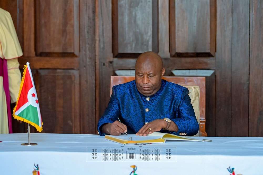 President Ndayishimiye signs the documents officially declaring Mugera Church a minor basilica.