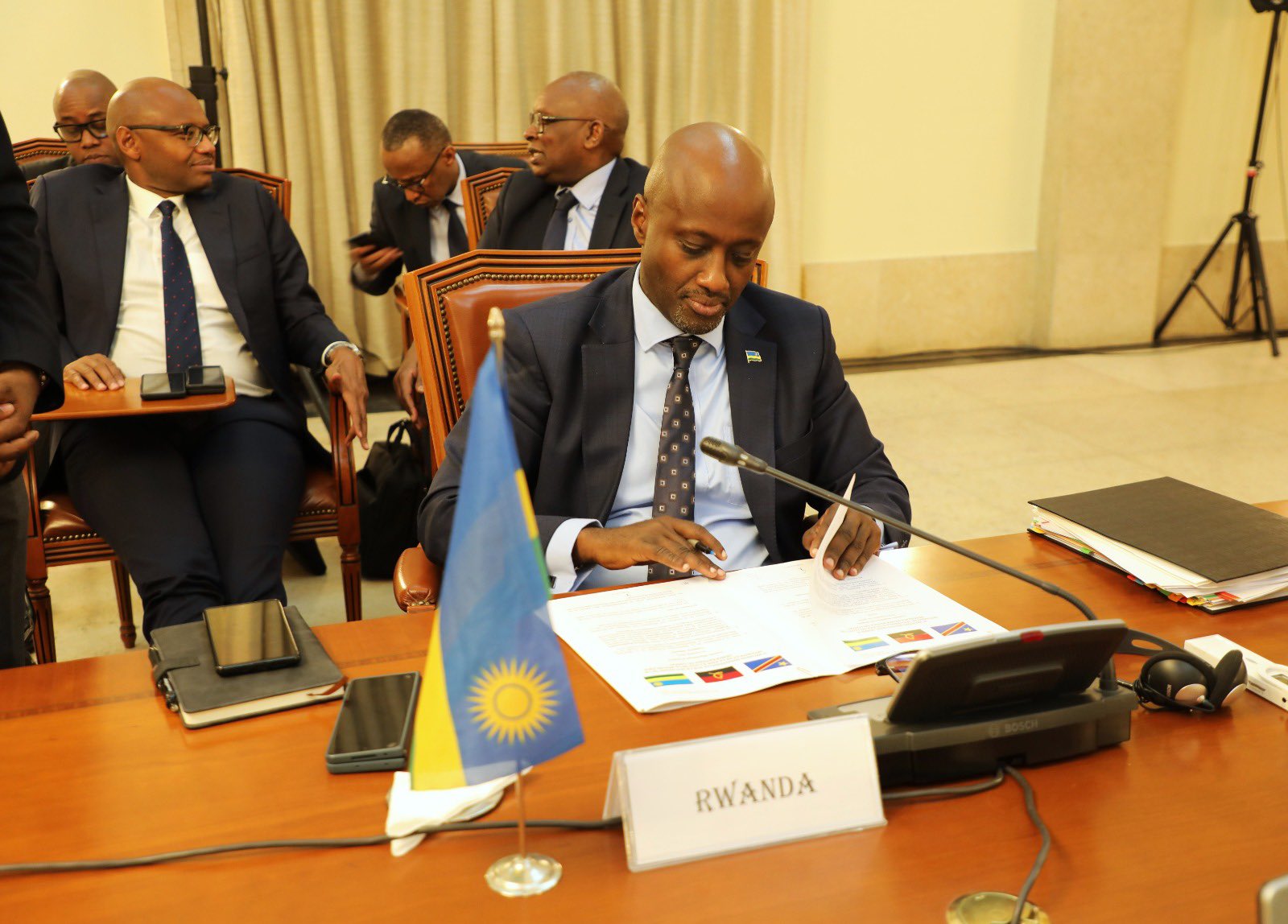 Minister Nduhungirehe announced that the signing of the Fifth Meeting’s resolutions marks a positive step toward peace and security in the region.
