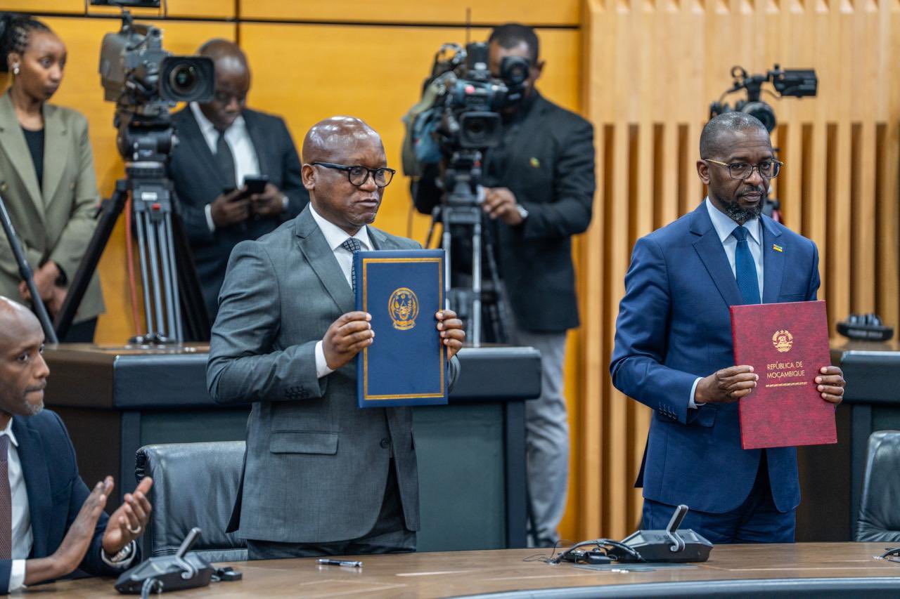 A renewed Status of the Forces Agreement on the Support to Fight Terrorism in Mozambique, was signed by Rwanda’s Minister of Defence, Juvenal Marizamunda, and Mozambique’s Minister of National Defence, Cristóvão Artur Chume.