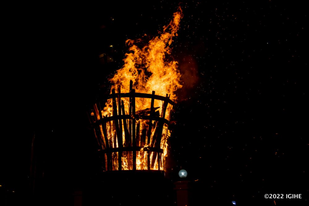 The beacon was lit in all capital cities of Commonwealth member countries. 