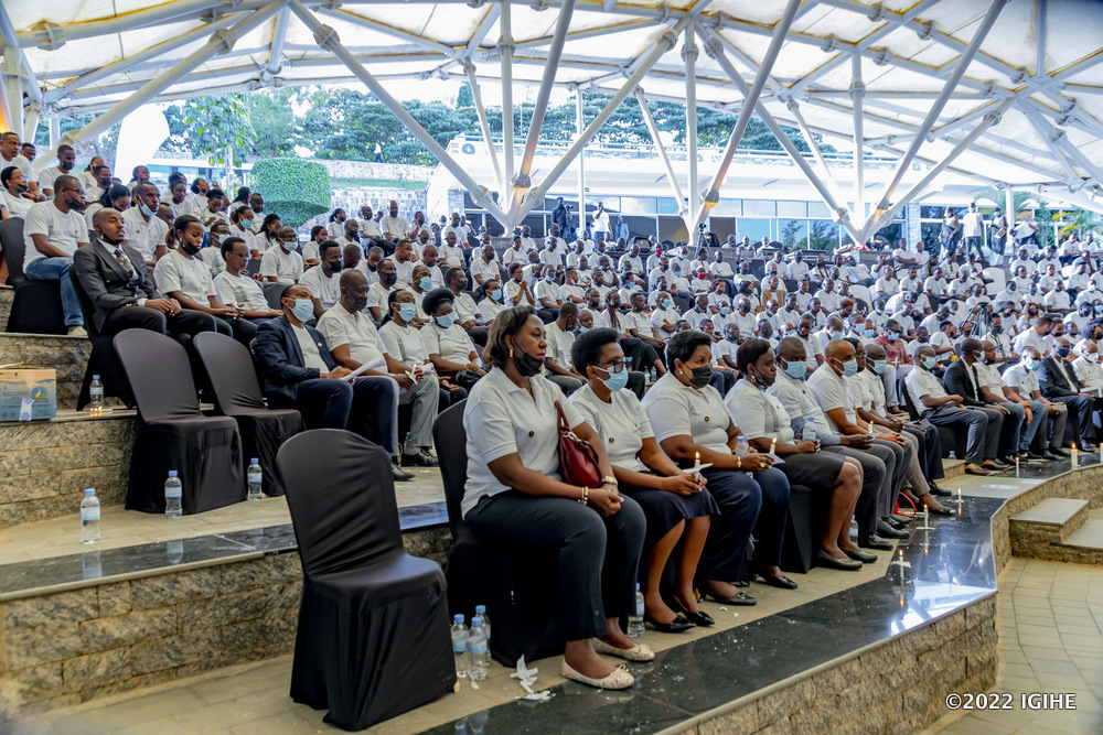 The management and staff from concerned companies during commemoration talks. 