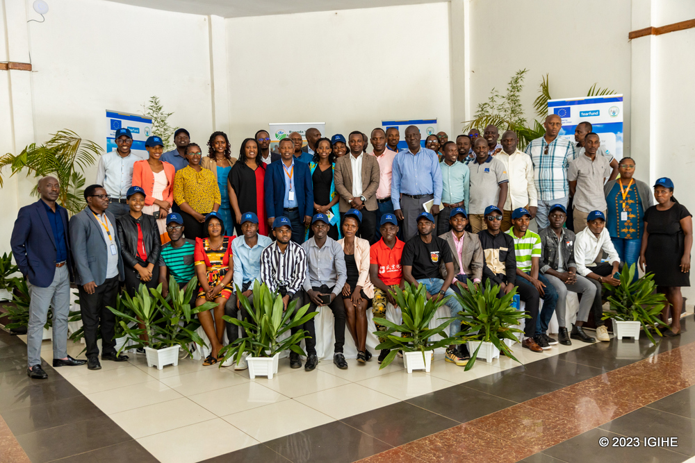 Beneficiaries with representatives form concerned organizations in a group photo.  