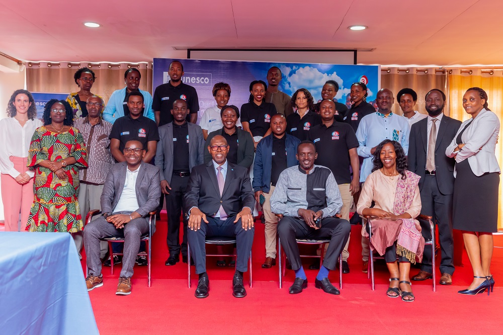 Participants of the event in a group photo. 