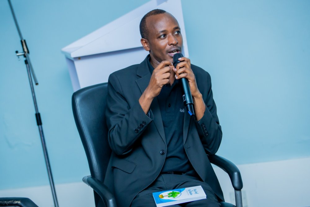 Hagenimana Antoine shared his testimony about the painful experiences he endured during the Genocide against the Tutsi and gave ALX Rwanda students an overview of his book, Le Chagrin de ma mère (My Mother's Grief), which reflects on those tragic events.