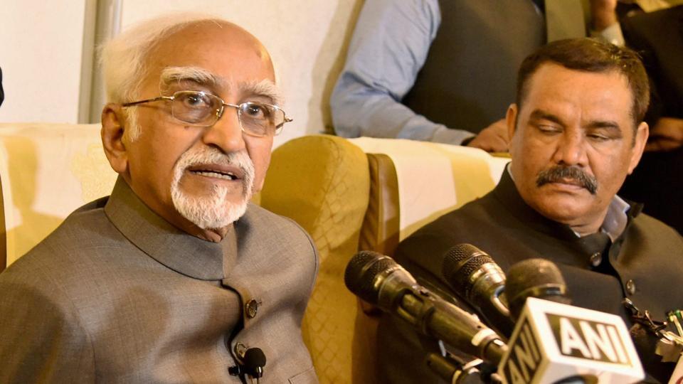 Vice President Hamid Ansari interacts with media on board his special flight while returning back from Rwanda and Uganda visit on Friday, Feb 24, 2017.