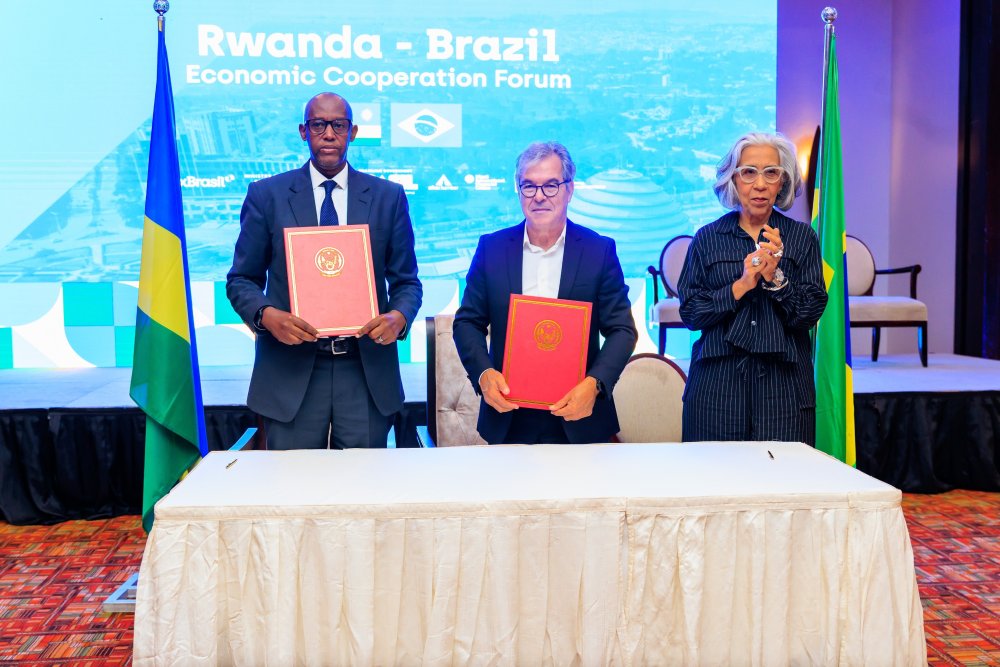 APEX-Brazil also signed an MoU with the Private Sector Federation of Rwanda (PSF), represented by its Chairman, Stephen Ruzibiza to enhance cooperation between the two institutions.