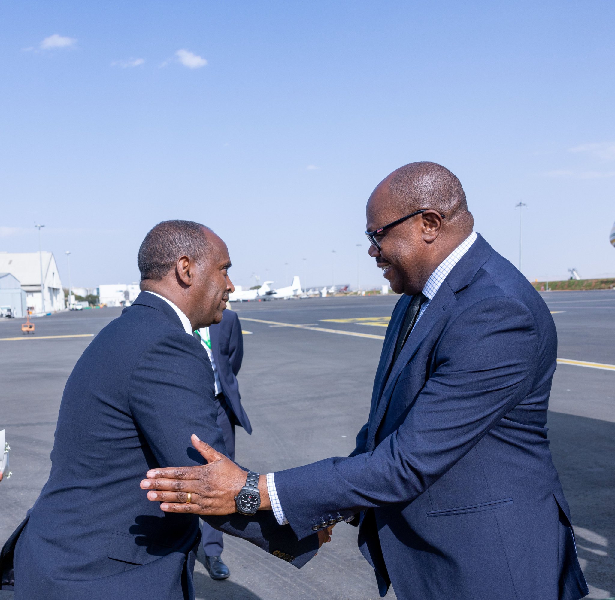 The Prime Minister was received by Ethiopia’s Minister of Peace, Mohamed Edris, and State Minister for Foreign Affairs, Ambassador Berhanu Tsegaye.